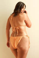 Ensemble bikini géométrique rayé pour femme, haut triangle dos nu, bas froncé à nouer sur les côtés, détail mini-breloque, séchage rapide, maillot de bain de plage