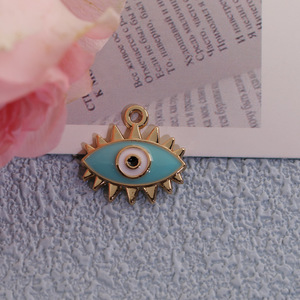 จี้โลหะผสมรูปตาปีศาจเคลือบน้ำมัน สำหรับทำต่างหู DIY อุปกรณ์ตกแต่งเครื่องประดับ รูปทรงไม่สม่ำเสมอ สีฟ้า สีม่วง สีแดง สีดำ สีน้ำเงินเข้ม - Product Image 3