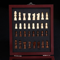 Cadeaux d'affaires jeu d'échecs coffret cadeau pour le vin coffret en bois avec jeu d'échecs international Kit d'ouverture d'accessoires pour le vin ouvre-bouchon pour le vin