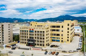 Machine de fabrication de couvercles pour gobelets à café glacé en <span class=keywords><strong>plastique</strong></span>, machine de fabrication de gobelets à café chaud <span class=keywords><strong>avec</strong></span> <span class=keywords><strong>couvercle</strong></span> pour gobelets à café en papier de 8 oz, 9 oz, 12 oz - Product Image 2