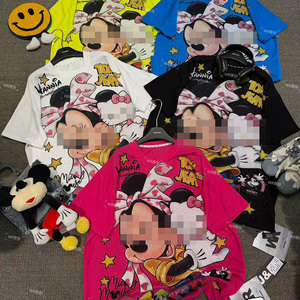 T-Shirt in Cotone con Logo Personalizzato, Design Stampato con Personaggio Cartoon Divertente, Colletto a Fiocco, Vestibilità Comoda per Eventi - Product Image 3