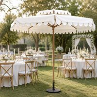 Parasol d'extérieur personnalisé en aluminium à double couche avec bord ondulé, imperméable, pour terrasse, plage, hôtel, restaurant