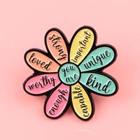 Spille in metallo all'ingrosso: simpatiche spille a forma di fiore con citazioni, spille creative con lettere inglesi smaltate, spille souvenir per vestiti
