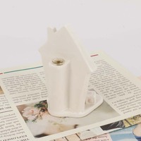 Hadiah Dekorasi desktop seni dan kerajinan, beruang buatan tangan dengan latar belakang rumah gaya keramik rakyat