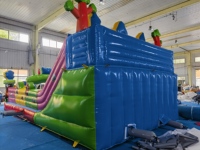 Castillo Inflable de Gran Capacidad con Dibujos Animados, Múltiples Toboganes, Pared de Escalada, Potente Soplador, Material de PVC, Fácil de Instalar para Niños