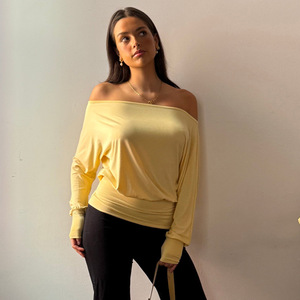 Camiseta de manga larga con hombros descubiertos para mujer, de punto de poliéster de color liso, ajustada - Product Image 2