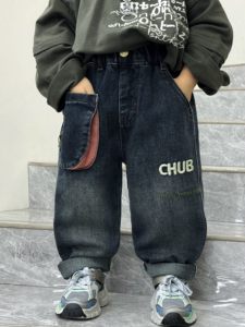 Jeans en denim brodé avec poche lettre pour garçon-Pantalon décontracté à jambe large à taille élastique avec patchs, tissu non extensible, toutes saisons - Product Image 3