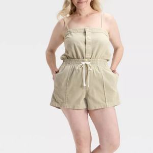 Rompepiés de mezclilla casual de verano para niñas a la moda, con tirantes sueltos de diseño sencillo, cómodo, con logo en la cintura y patrón liso. - Product Image 3