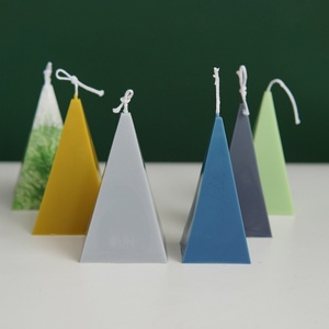 Moule en silicone en forme d'arbre de Noël géométrique pour la fabrication de bougies, de savons et d'objets en résine - Product Image 6