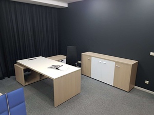 Bàn làm việc văn phòng kiểu hiện đại, chất liệu gỗ, thiết kế Ý, có ngăn kéo và tấm chắn chất lượng cao. - Product Image 6