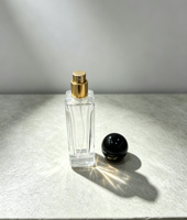 Vente en gros de flacons de parfum vides en verre de 30 ml, flacon de parfum rectangulaire transparent avec bouchon sphérique noir pour Cologne