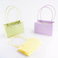 Sac fourre-tout rectangulaire gaufré motif macaron bouquet de fleurs, sensation haut de gamme, emballage cadeau en carton blanc avec ruban décoratif, vente en gros