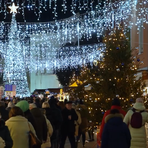 Luces LED de carámbanos de 10M IP67, blanco cálido 2700K, cadena de luces para exteriores, decoración de aleros, Navidad, fachadas de edificios comerciales, paisajismo urbano - Product Image 4