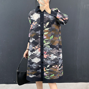 Abito da Donna Plissettato alla Moda con Stampa e Bottoni, Lunghezza al Ginocchio, Tessuto ad Alta Densità - Product Image 2