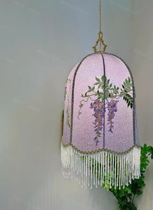 Französischer Mittelalterlicher Handgefertigter Vintage-Stoff-Quasten-Palast-Kronleuchter Vintage-Pendelleuchte für Ferienhaus und Arbeitszimmer - Product Image 4