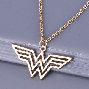 Collar con Colgante de Mujer Maravilla en Forma de Animal, Estilo Vintage, de ZRM, Joyería de Moda, Regalo de Aniversario para Hombres y Mujeres - Product Image 2