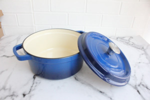 Four hollandais <span class=keywords><strong>en</strong></span> <span class=keywords><strong>fonte</strong></span> avec couvercle, 20/22/24/26/28cm de diamètre, style français, avec revêtement rond <span class=keywords><strong>en</strong></span> émail coloré - Product Image 3