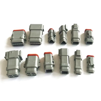 DT06-2S-E008 Carcasa automotriz de 2 posiciones para terminales hembra, cable a cable, línea central de 5.46 mm (.215 pulg.), sellable, gris