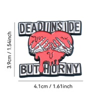 Pin esmaltado con la frase 'Dead Inside but Horny', broche de corazón gótico