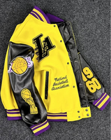 Blouson universitaire confortable en laine et cuir pour homme avec col montant, style urbain, logo frontal, idéal pour un usage quotidien décontracté