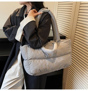 Borsa a Spalla Morbida Trapuntata Grande Capacità Invernale da Donna, Borsa a Mano Versatile Trapuntata Sottobraccio per Uso Quotidiano - Product Image 6