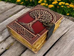 Carnet en cuir Arbre de Vie, Grimoire Celtique Livre des Ombres, Journal à bords festonnés vintage, Cadeau sorcière - Product Image 2