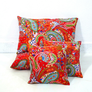 Housse de coussin décorative carrée Kantha faite à la main de haute qualité - Product Image 1