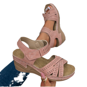 Nouvelles sandales légères et durables pour femmes à talon compensé, à semelle épaisse, ajourées, en caoutchouc, à enfiler, à bout ouvert - Product Image 1