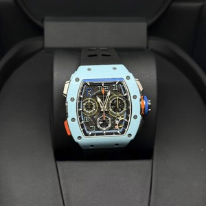 Reloj Automático de Lujo para Hombre, Estilo Deportivo de Carreras, con Cronógrafo Esqueleto Tonneau, Caja de Fibra de Carbono en Tono Oro Rosa y Correa de Goma - Product Image 2