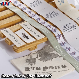 Tùy Chỉnh Thân Thiện Với Môi Polyester Dệt Quần Áo Nhãn Mật Độ Cao May Mặc Thẻ Tối Thiểu Đặt Hàng 100Pcs OEM Logo In Ấn Cho Trang Phục - Product Image 1