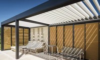 Pergola motorisée extérieure en aluminium avec stores coulissants, ouverture à persiennes, protection solaire, pour jardin de villa de luxe personnalisée