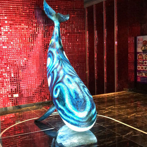 Escultura de ballena de resina para suelo, figura decorativa artística contemporánea, paquete de una sola pieza, patrón animal hecho a mano - Product Image 1