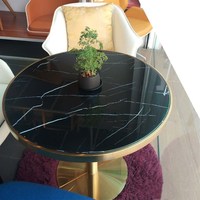En stock table de café prêt à expédier table de salle à manger ronde de restaurant avec plateau en marbre noir en acier inoxydable doré de bonne qualité