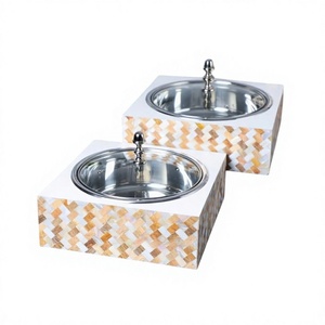 Ensemble de deux chauffe-plats en bois de qualité supérieure, fait main, style classique, design élégant, cocotte en bois - Product Image 1