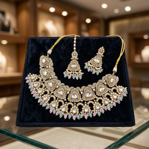 Conjunto de Collar Choker Kundan Chapado en Oro Antiguo Tradicional Indio con Cuentas de Piedras Preciosas Color Lavanda Púrpura, Conjunto de Joyería Nupcial con Pendientes - Product Image 2