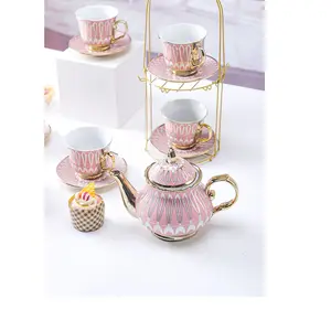 Маленькая кофейная чашка из костяного фарфора в европейском стиле, роскошная латте чашка, чайный фарфоровый набор, керамические наборы для домашнего послеобеденного чая, чашки и блюдца