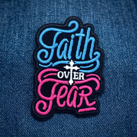 Patch brodé religieux chrétien « Au-dessus de la peur, crois » avec verset biblique, 3 pouces, thermocollant/à coudre, pour appliqué en tissu