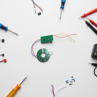 Service d'assemblage SMT de cartes de circuits imprimés (PCBA) pour batteries externes sans fil, fabrication de cartes électroniques OEM FR-4, épaisseur de cuivre personnalisée