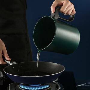 Récipient de <span class=keywords><strong>graisse</strong></span> d'huile de cuisson en acier inoxydable de 1.7 L pour la cuisine avec passoire à mailles fines et plateau de dessous de verre - Product Image 4