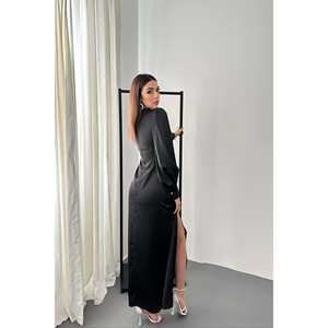 Robe de soirée longue en satin noir pour femme, taille XS, col rond, taille empire, coupe trapèze, fente latérale, vente en gros ODM - Product Image 1