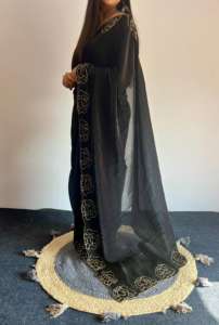 Superbe saree en soie spatiale avec un travail de séquence incroyable de 3 mm et Cutdana sur les deux frontières pour les fêtes - Product Image 2