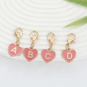 Porte-clés Cœur 26 Lettres Anglaises, Pendentif Nom pour Carte d'Identité et Clés, Accessoire Chaussures, Cadeau - Vente Flash - Product Image 2