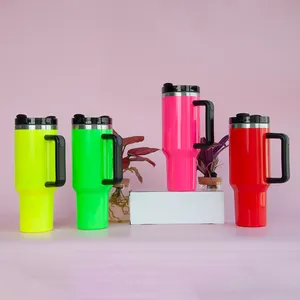 BPA 무료 친환경 텀블러 40 oz Quencher h2.0 모험 여행 40 oz 텀블러 밀짚 손잡이가 있는 보온 텀블러