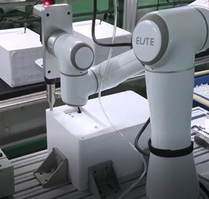 Bras de robot collaboratif pour le serrage de vis - Product Image 2