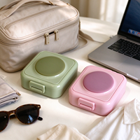 Boîte à pilules de voyage carrée à 4 compartiments, organiseur de médicaments avec brosse de nettoyage en silicone intégrée, étui de poche portable pour vitamines