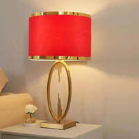 Lampe de table en travertin modèle PM, design moderne et luxueux, lampe de chevet pour salon et chambre à coucher, corps doré, abat-jour en forme de dôme