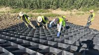 Système cellulaire de renforcement du sol en géocell HDPE perforé, géocell pour route, système de maintien du sol en plastique HDPE pour jardin, usine