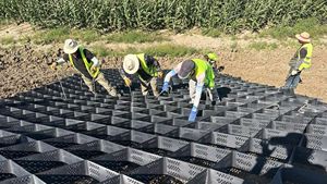 Đục HDPE <span class=keywords><strong>Geocell</strong></span> Mặt Đất Tăng Cường Di động Hệ Thống <span class=keywords><strong>Geocell</strong></span> Cho Đường Bụi Bẩn Locker Nhựa HDPE <span class=keywords><strong>Geocell</strong></span> Cho Vườn Nhà Máy - Product Image 3