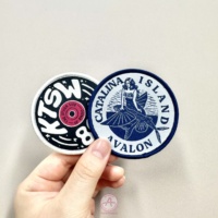 AoSheng Garment anime patchs Merrow frontière tissé patch badge conception de logo personnalisé coudre sur des patchs pour casquettes