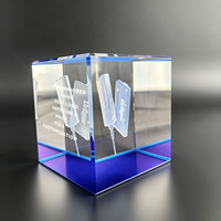 Plaque en cristal Neelpure 189009 Cube Block Blue Edge avec motif d'allumage 3D gravé au laser pour souvenir d'entreprise automobile